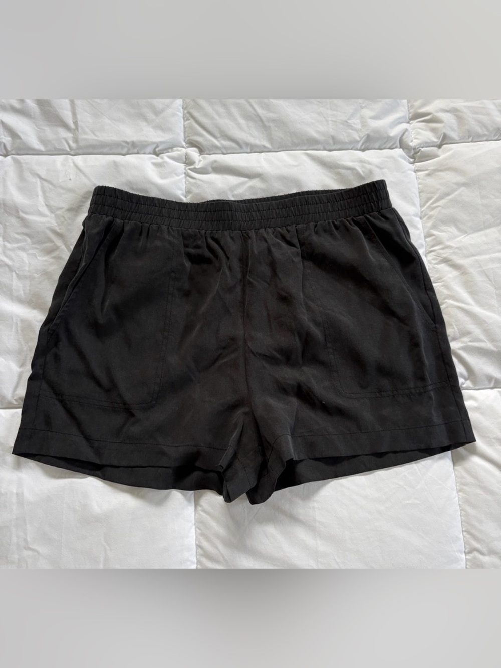 NWT. Women’s linen black shorts